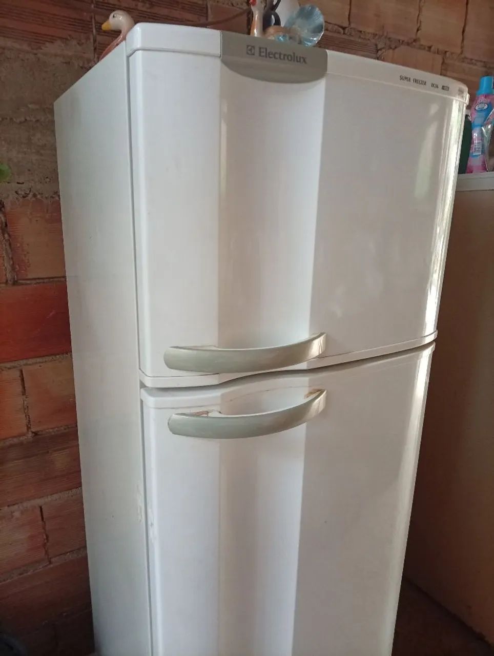 Vendo geladeira Eletrolux conservada - Foto 4