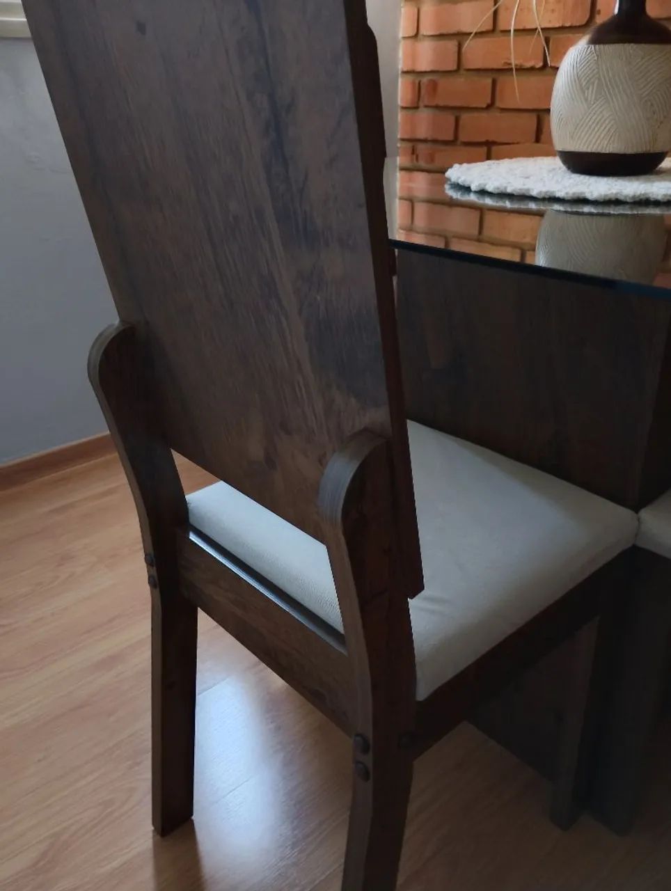 Vendo mesa com quatro cadeiras em ótimo estado de conservação  - Foto 4