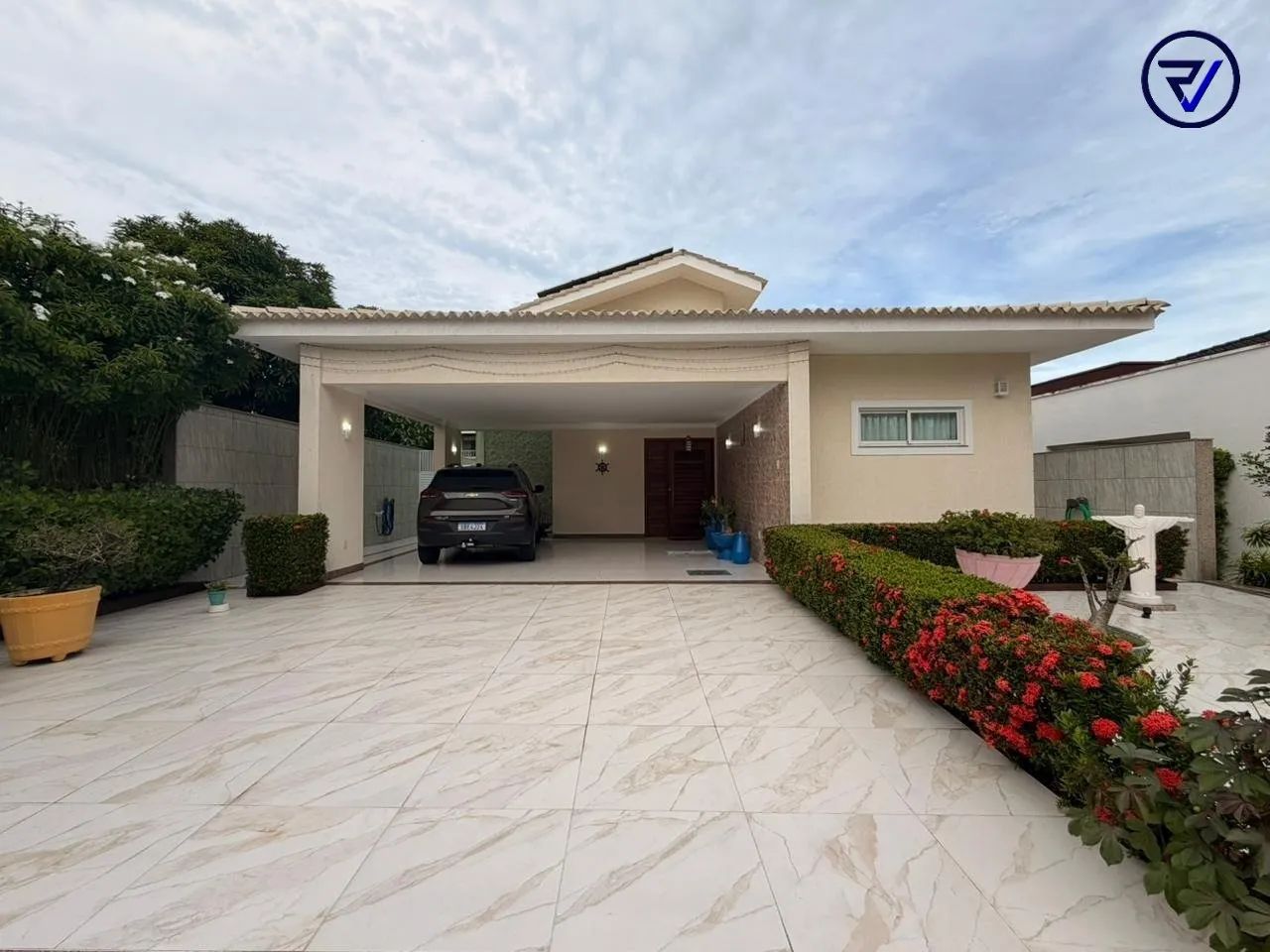 CASA COM 422m² DE TERRENO NO CENTRO DO EUSÉBIO