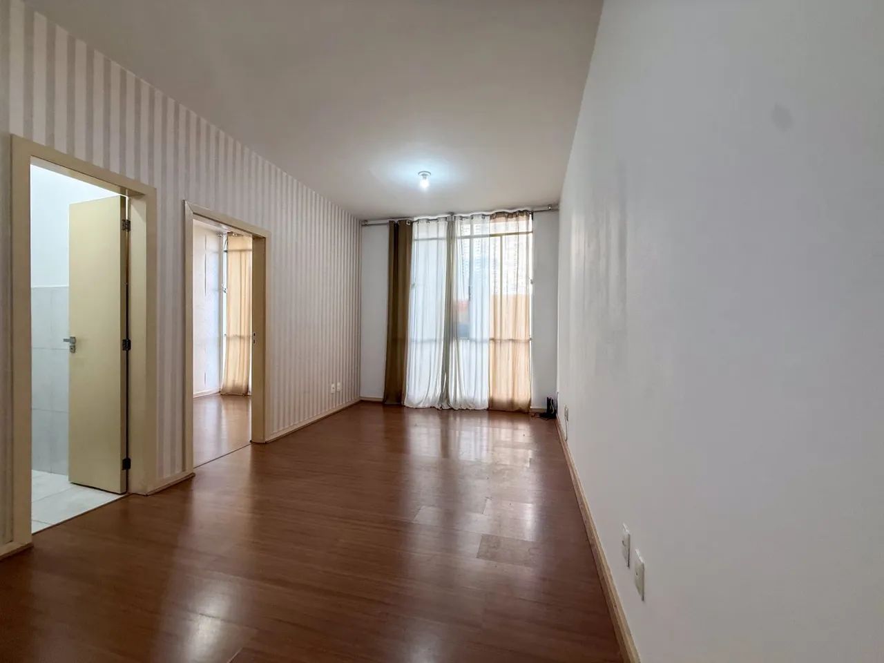 Sala comercial para alugar no Ed. Comercial Dr. Romão Sessak, Centro - Foto 2