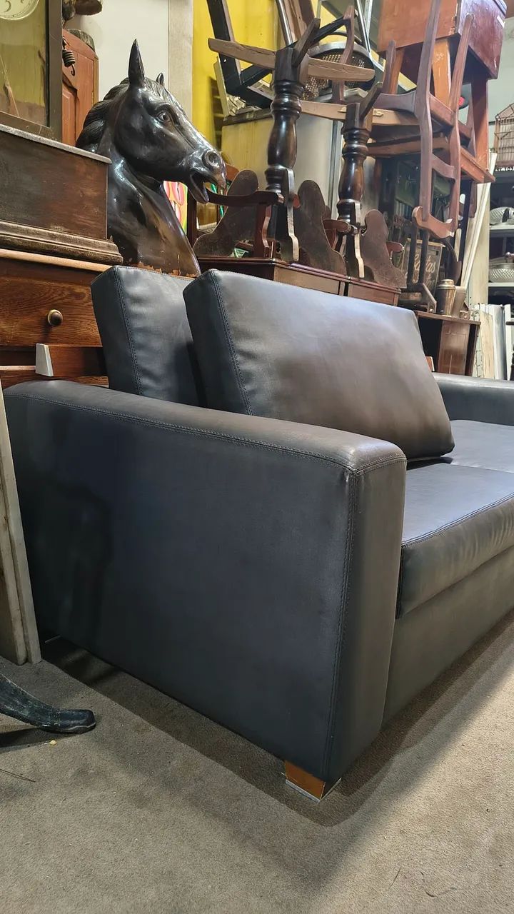Sofa clássico 4 lugares em madeira e corvim. - Foto 3