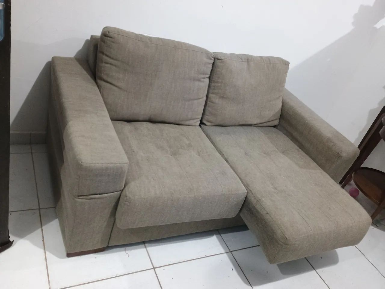 Sofá retrátil 2 vagas amplas de tecido