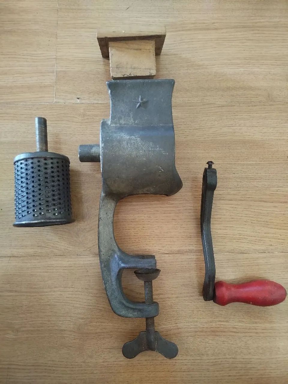 Raro e Antigo Ralador de queijo Alpha - Foto 3