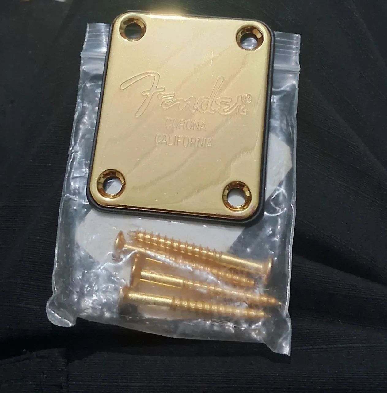 Vendi placa do braço da guitarra dourado (Fender  - Foto 2