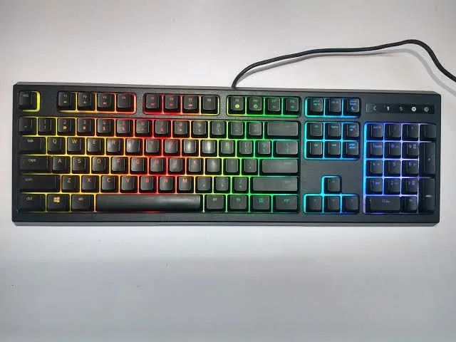 Teclado Gamer Razer Ornata Chroma