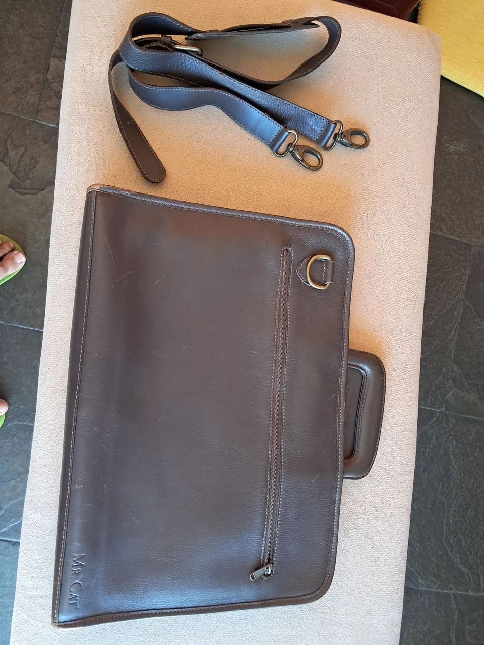 Bolsa masculina marrom usada - Foto 3