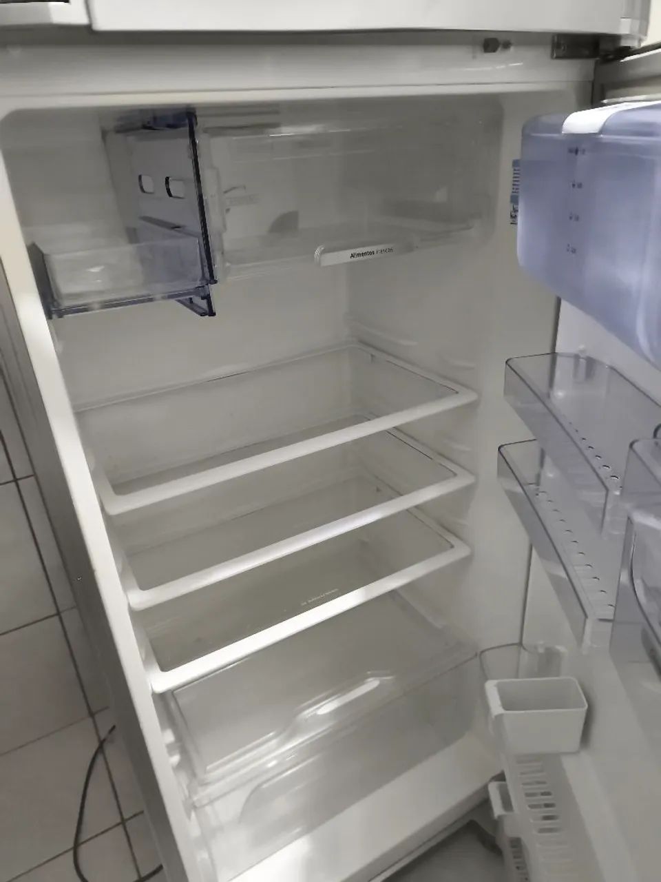 Geladeira Eletrolux DC49x (para conserto ou retirada de peças). - Foto 3