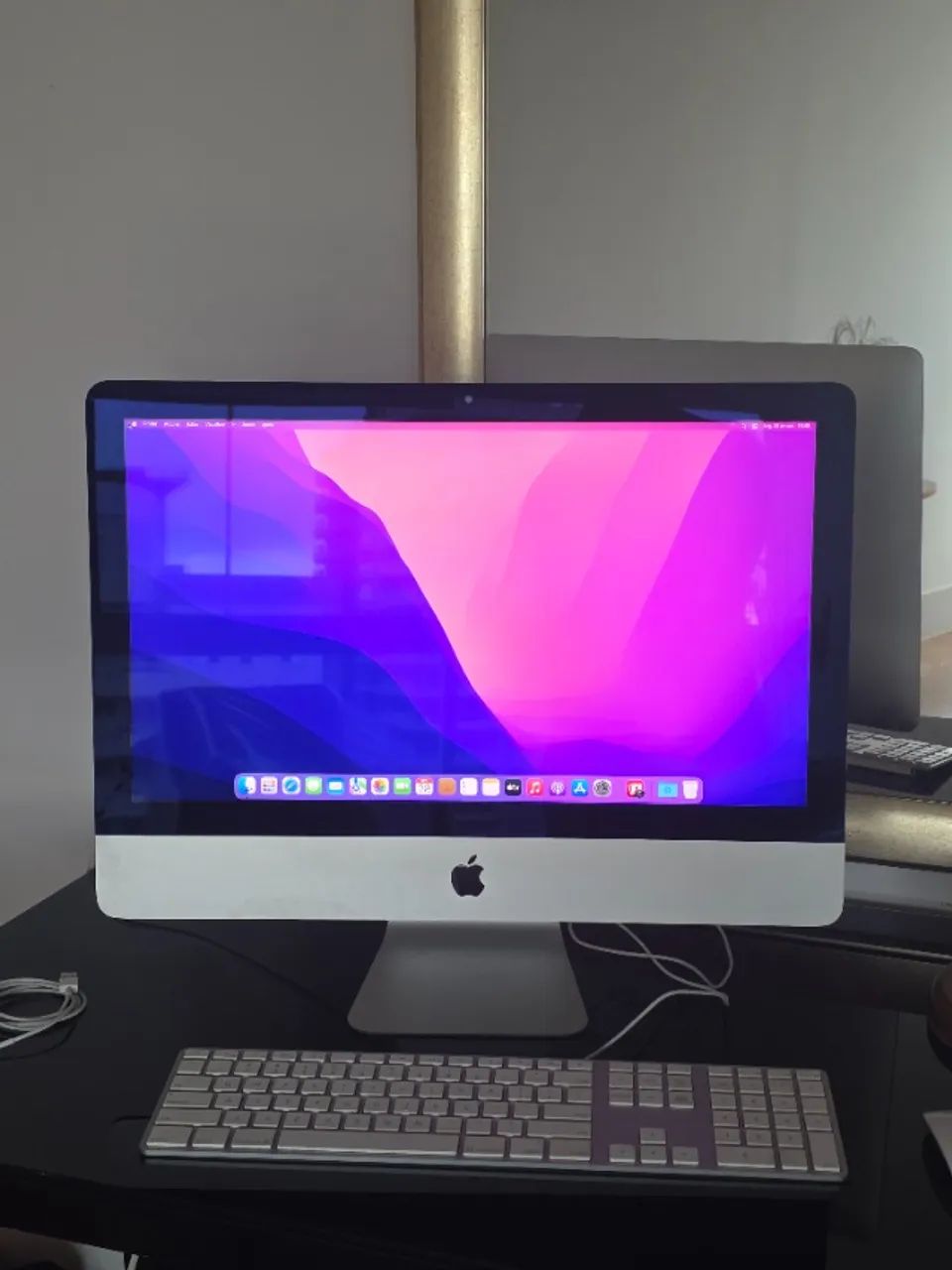 iMac 2017 21.5 Polegadas i5 8GB RAM 240GB SSD com Caixa  + Acessórios Originais Apple - Ac