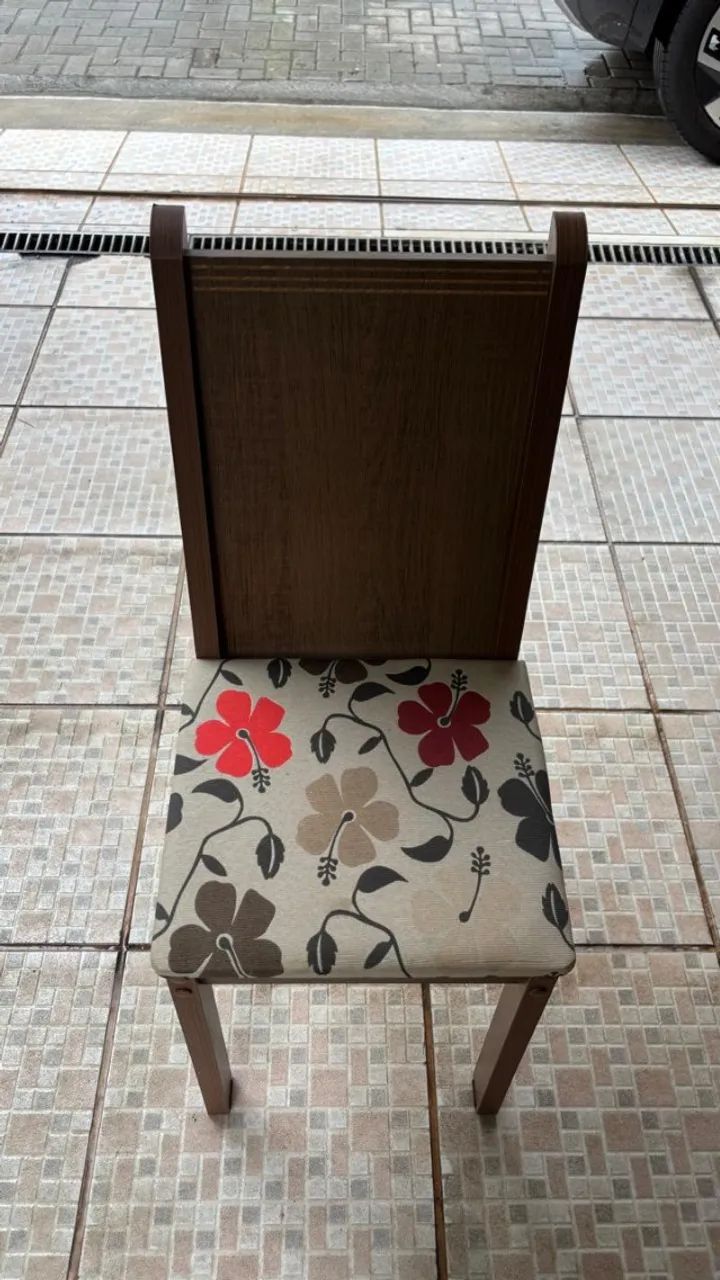 Mesa com 4 cadeiras em perfeito estado. - Foto 2