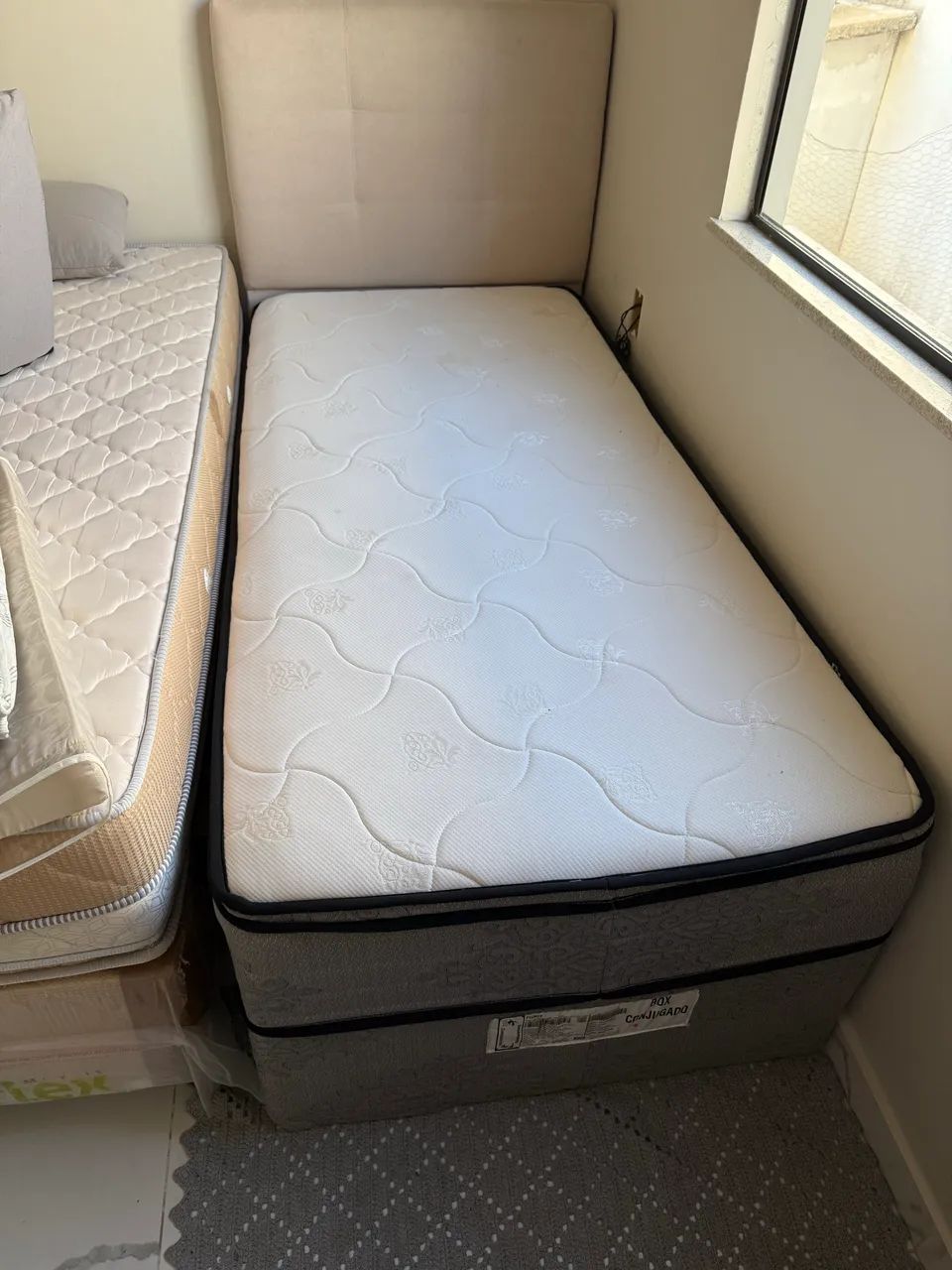 Vendo cama box solteiro 