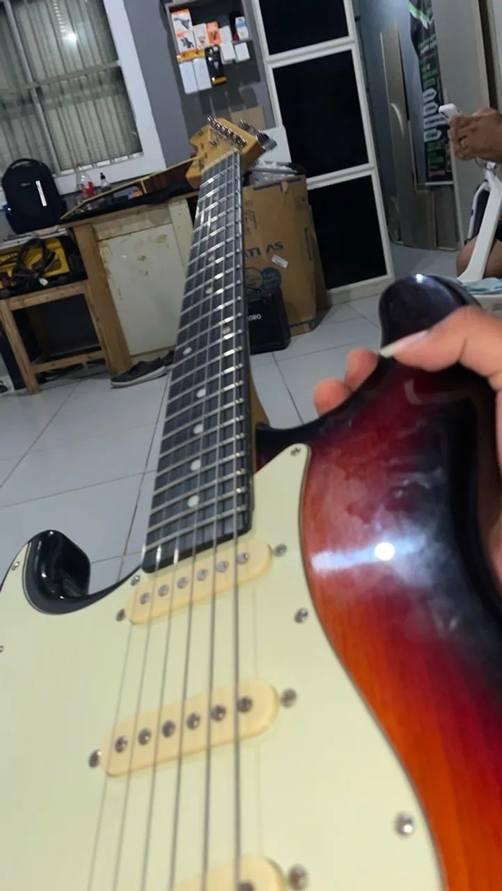Guitarra Stratocaster CANHOTA - Foto 3