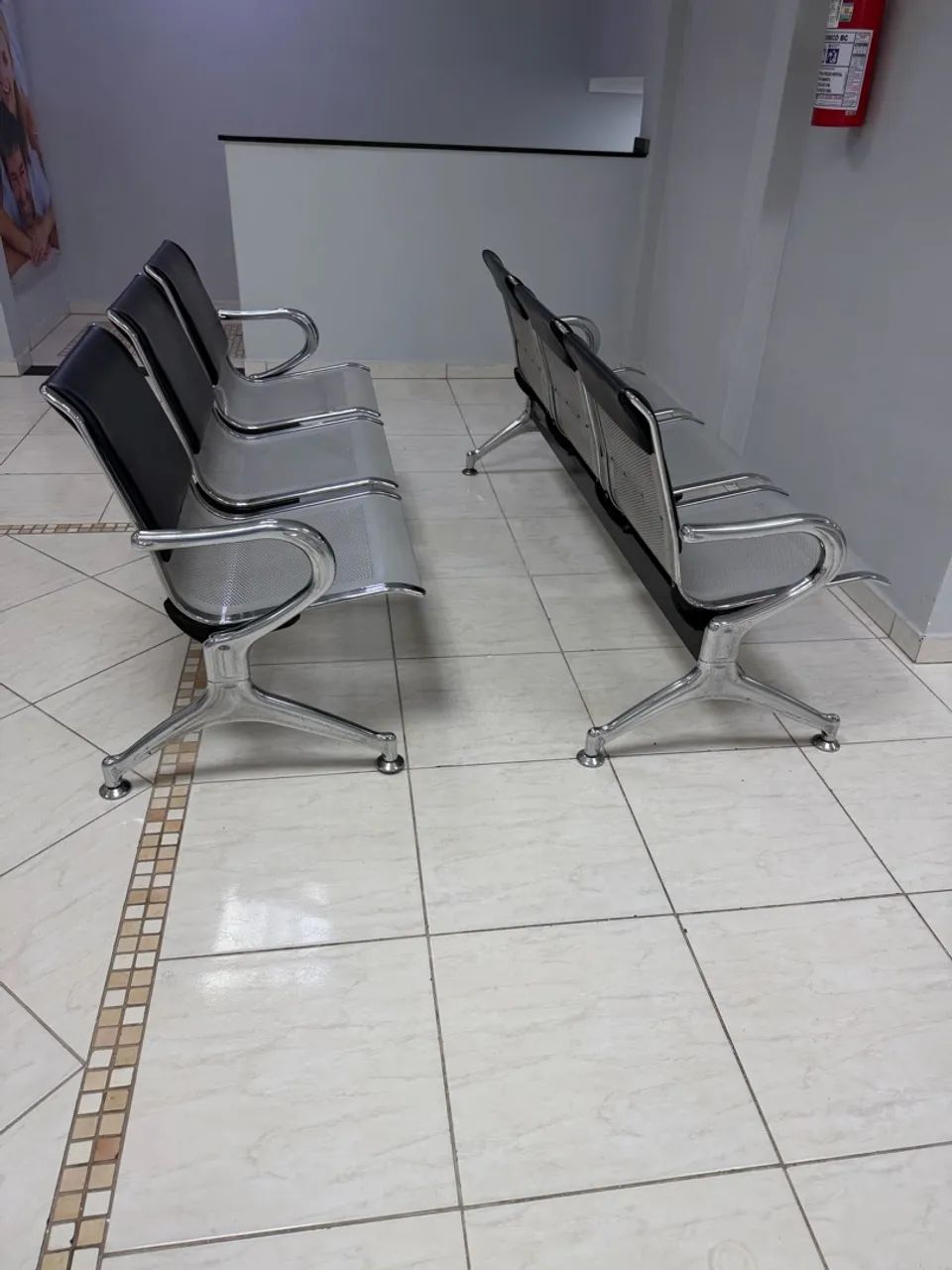 Cadeiras longarinas recepção  - Foto 3