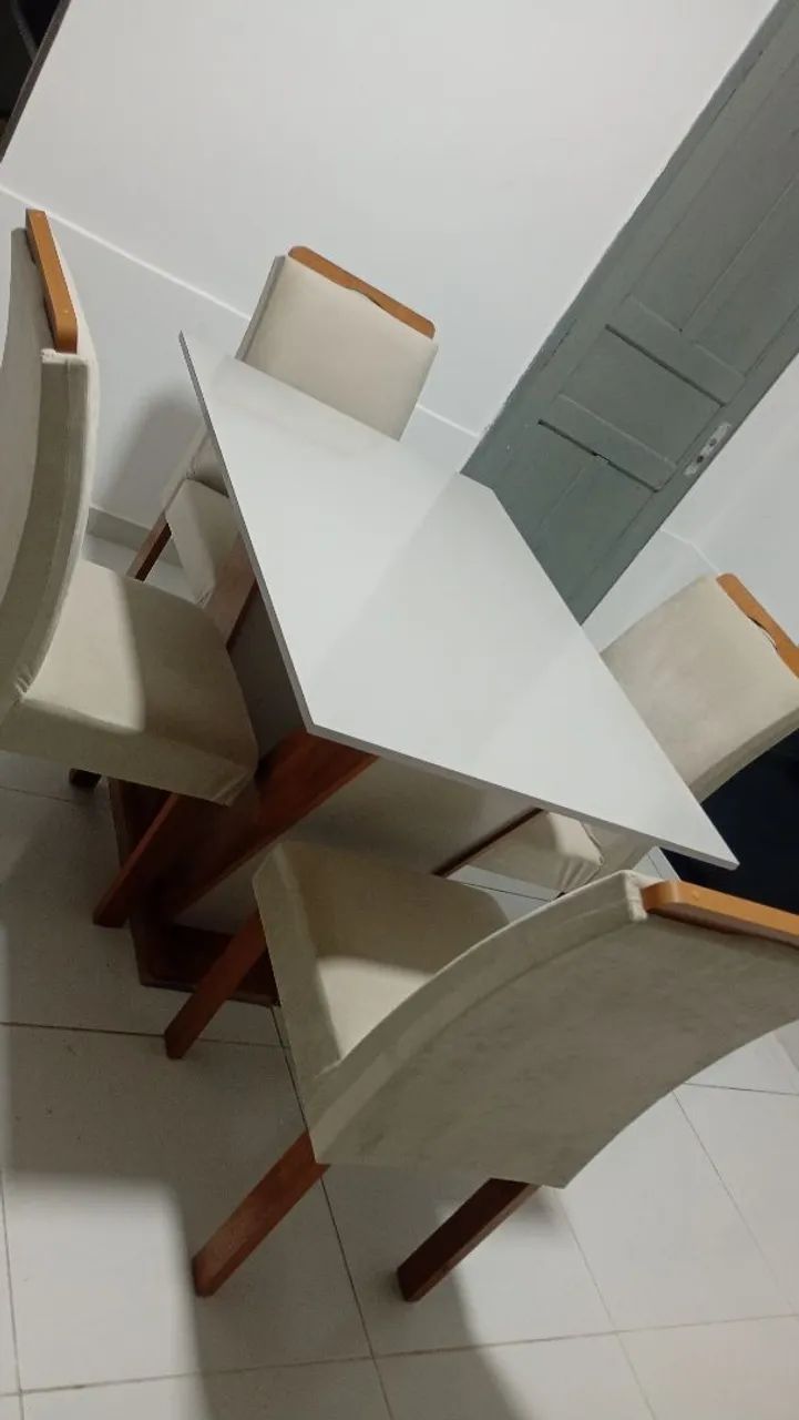 Mesas com 4 cadeiras semi nova 3 meses de uso  - Foto 2