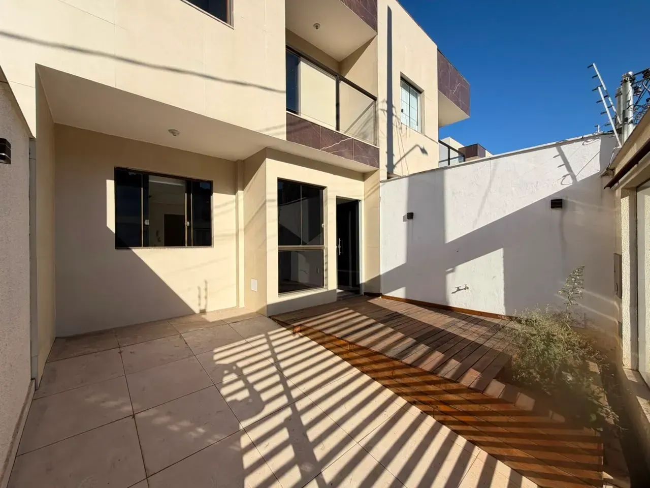 Casa com 3 quartos sendo 1 suíte 3 banheiros 1 vaga