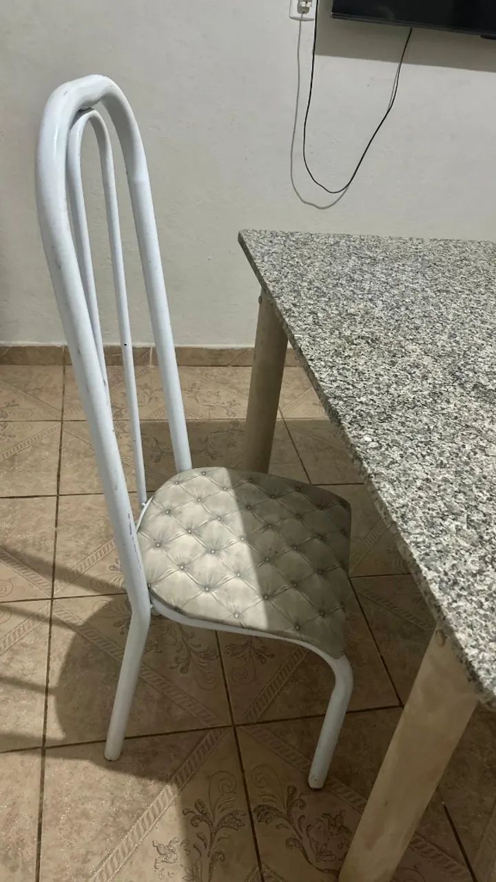 Mesa com 5 cadeiras  - Foto 2
