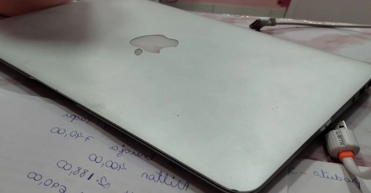 Mac Book Slim 