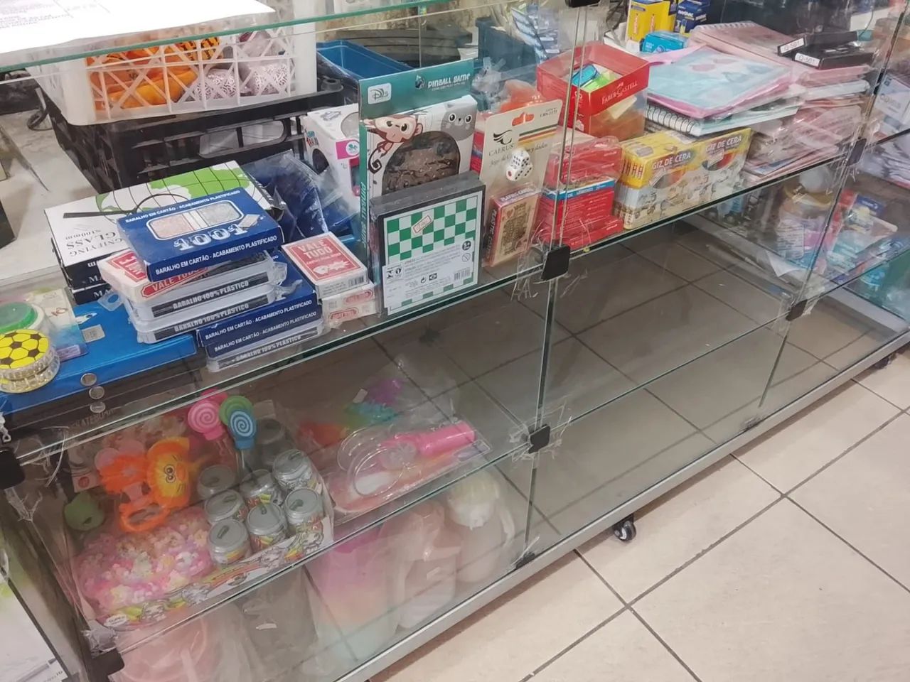 Balcão de vidro com base de alumínio e rodinhas - Foto 2