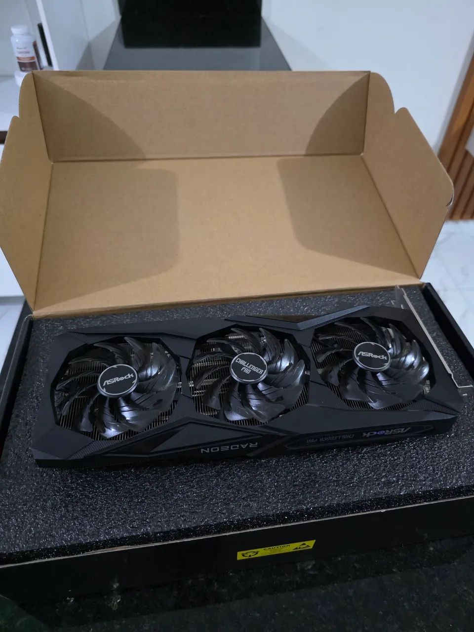 RX 7600 ASROCK TRIPLE FAN com garantia