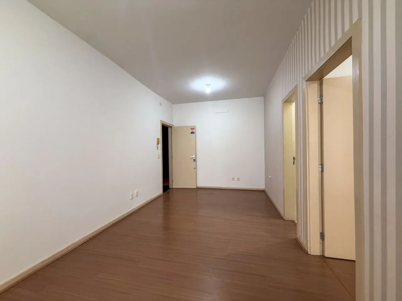 Sala comercial para alugar no Ed. Comercial Dr. Romão Sessak, Centro - Foto 3