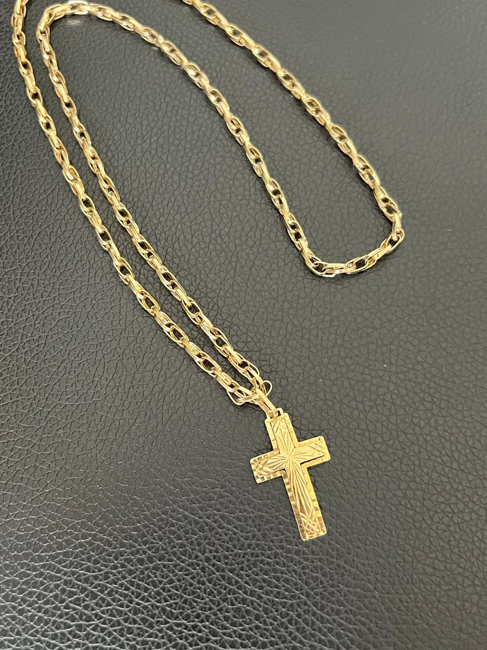 Corrente oca com pingente cruz ouro 18k  - Foto 2