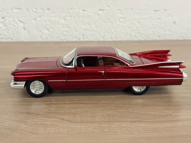 Miniatura Cadillac Coupe DeVille 1959 Vermelho 1:24 som e luz - Foto 2