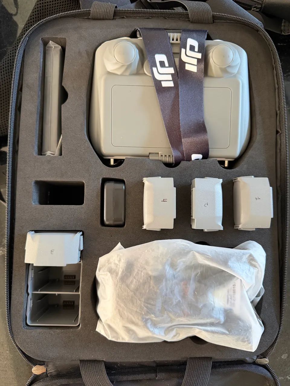 DJI Mini 5 Pro Fly More Combo + RC2 + Mochila + Bateria Plus - Foto 2
