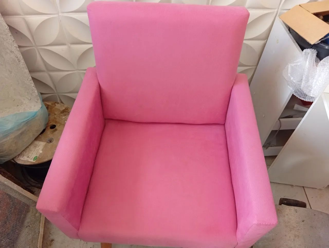 Vendo poltrona bom estado 70 reais pra vender logo - Foto 3