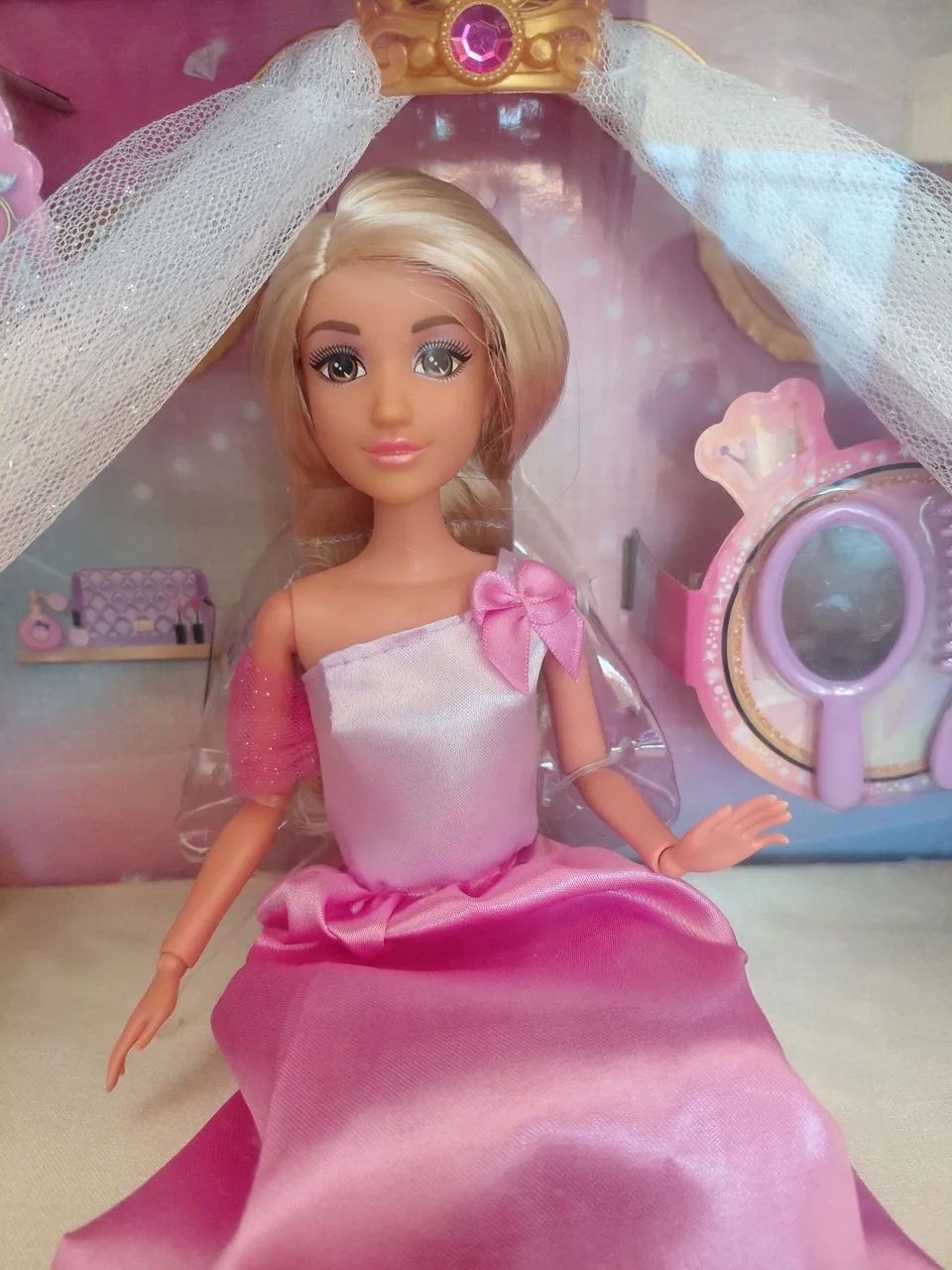 Boneca Anlily Princesa com Cama! 
