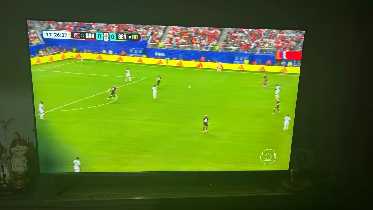 URGENTE tv 58 polegadas com pequena mancha porém não interfere em nada 