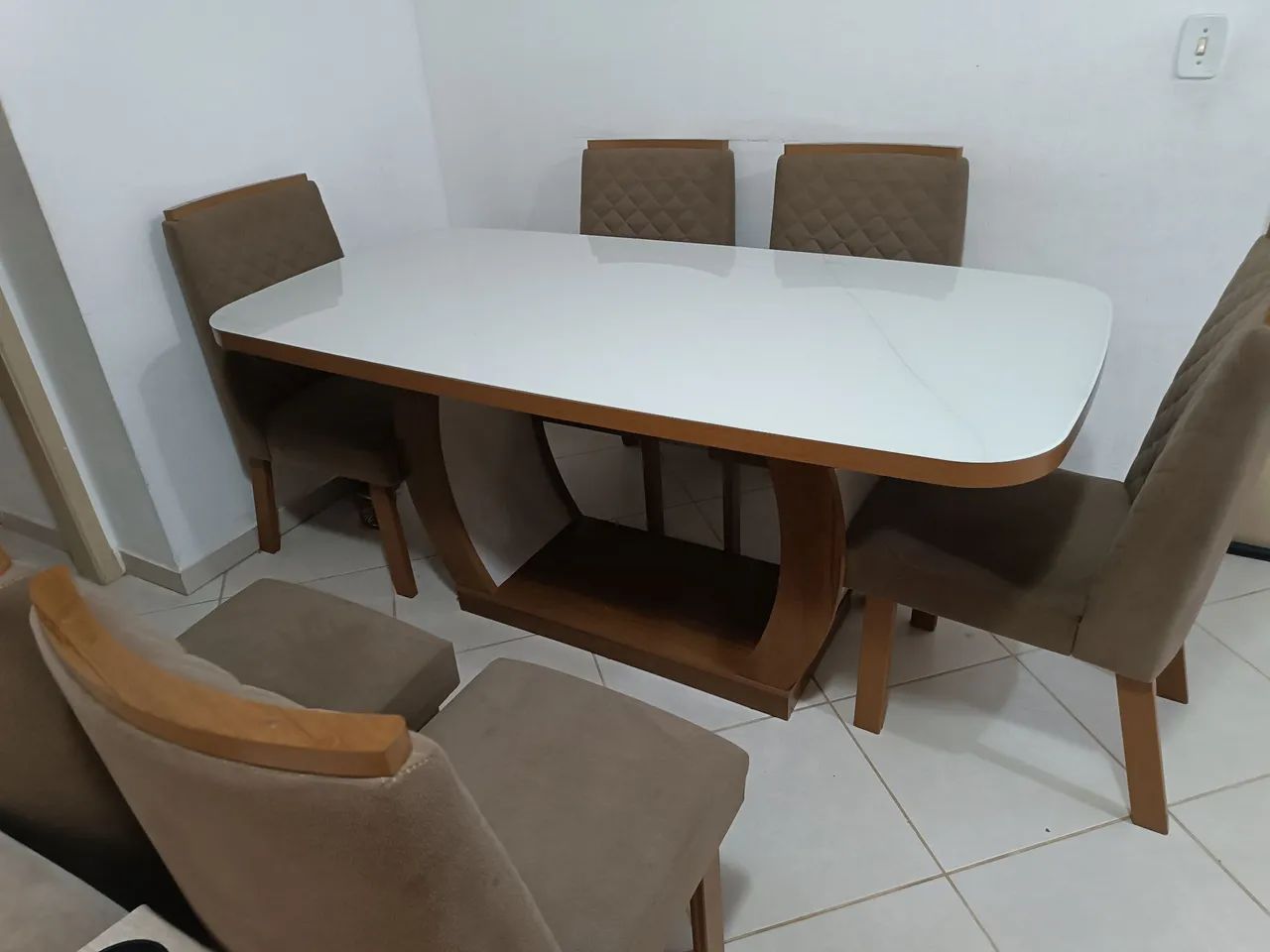Vendo mesa com 6 cadeiras Kate - Chocolate off white/imbuia   - Foto 4