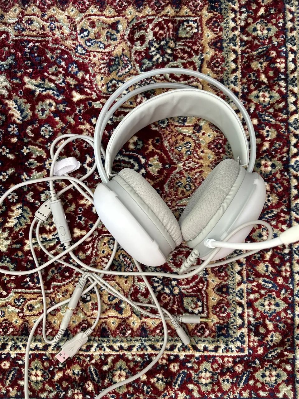headset branco com RGB e microfone 