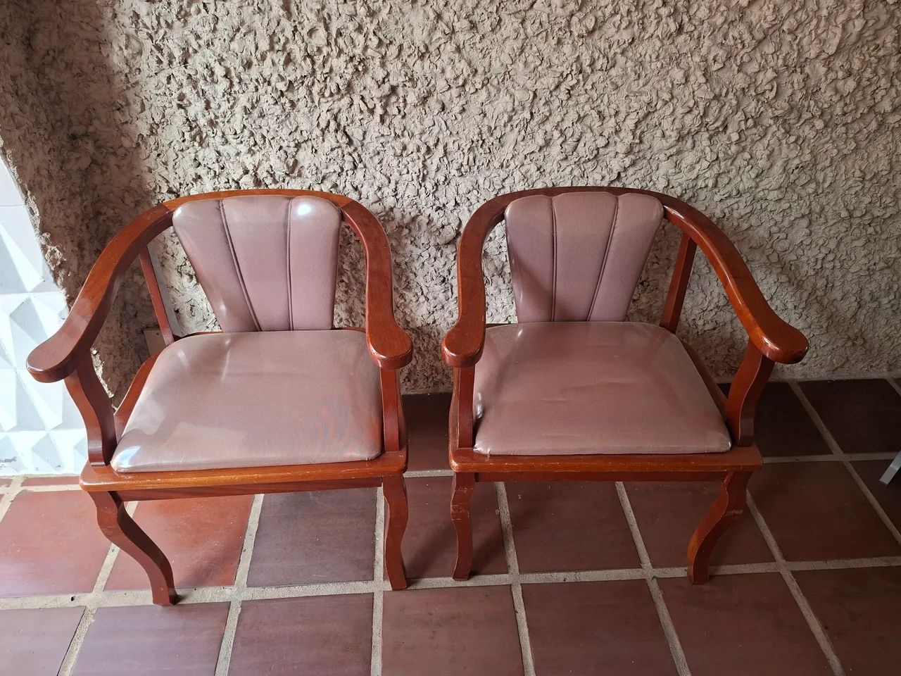 Conjunto de Poltronas e Mesa de Centro - Foto 2