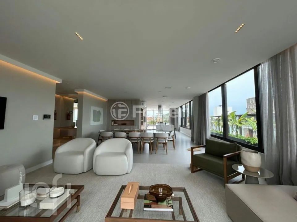 Apartamento à venda Rua dos Polvos, Jurerê - Florianópolis