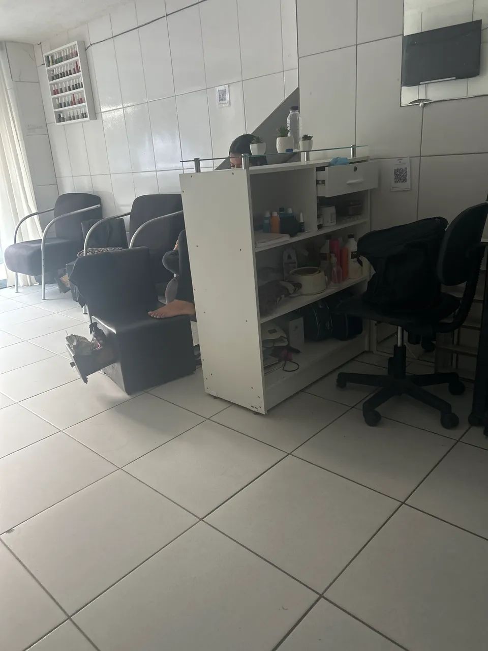 ? Procura-se Manicure e Pedicure