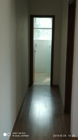 Kitnets com cômodo amplo para dois ambientes (sala e quarto), cozinha com gabinete - Foto 6