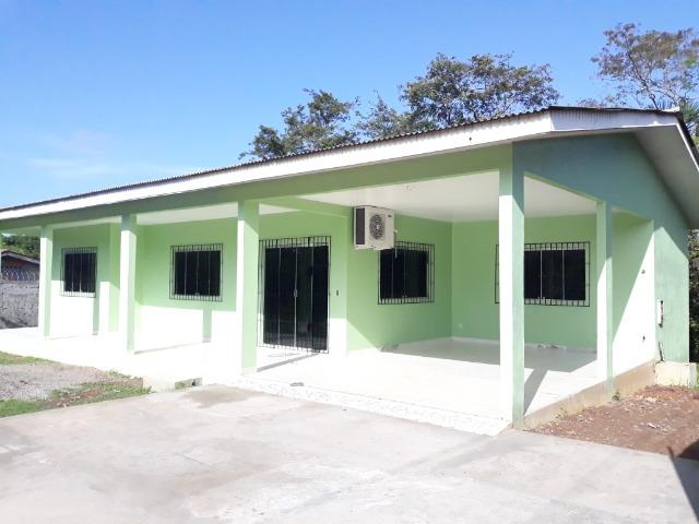 Linda Casa de 160m2, 3 quartos em terreno amplo no Bairro Zerão - Foto 4