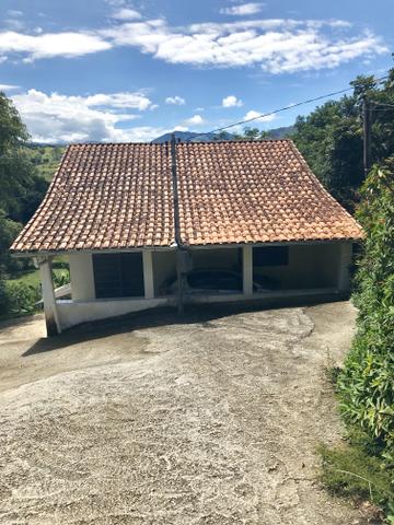 Alugo casa