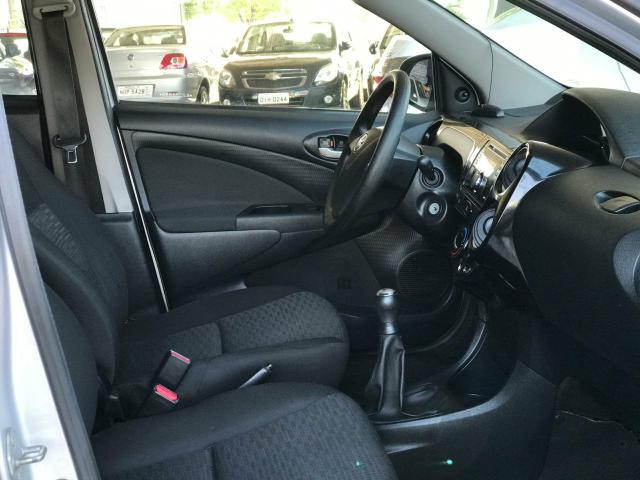 Toyota etios 1.5 xs 2014 sedan flex unico dono - Foto 6