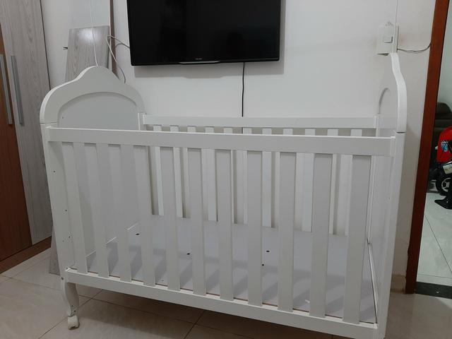 Berço que vira cama.- cadeirinha de carro- balde baby tube e curtinado