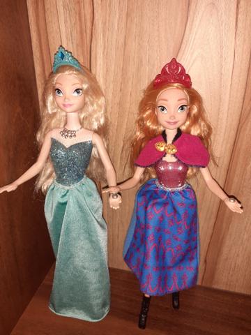 2 Bonecas Frozen Ana e Elsa Musical e luzes