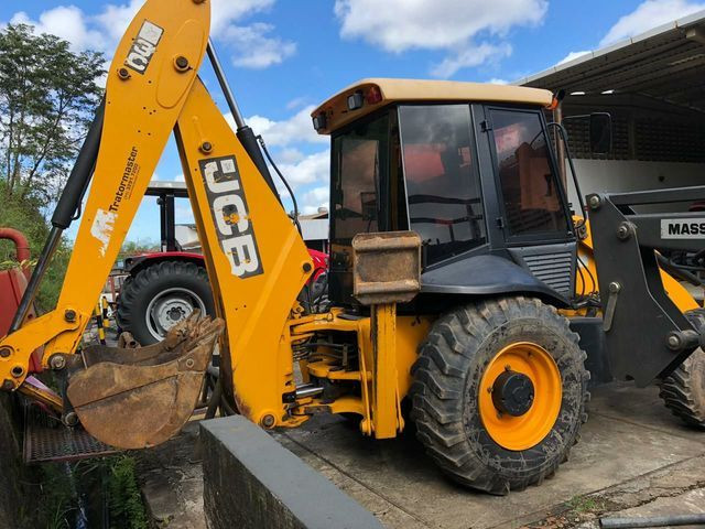 Retroescavadeira JCB 4x4 - Foto 3