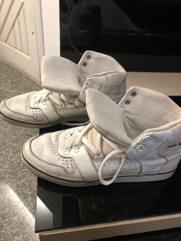 adidas branco e dourado