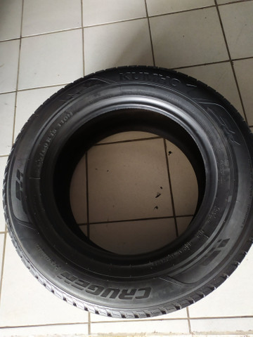 Um pneu 265 60 18 kunho - Foto 4
