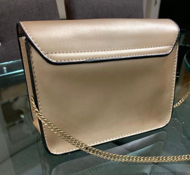 Bolsa Chilli Beans Corrente Dourada Seminova - Foto 4