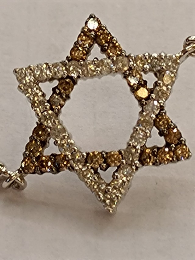 Pulseira em ouro branco com estrela de brilhantes colorido
