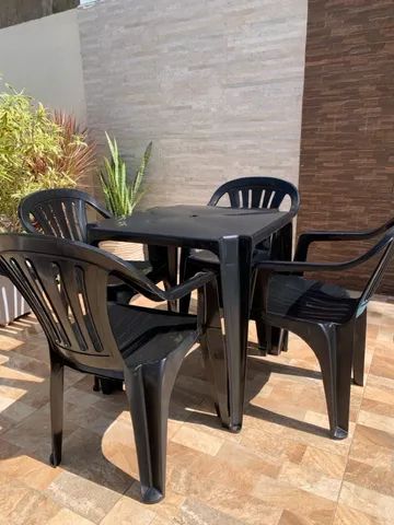 Conjunto Mesa com 4 Cadeiras Canoa Pretas New Plastic - freitasvarejo