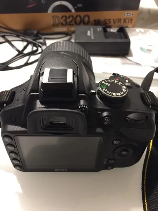 Câmera fotografica D3200 Nikon (semi nova, quase sem uso)