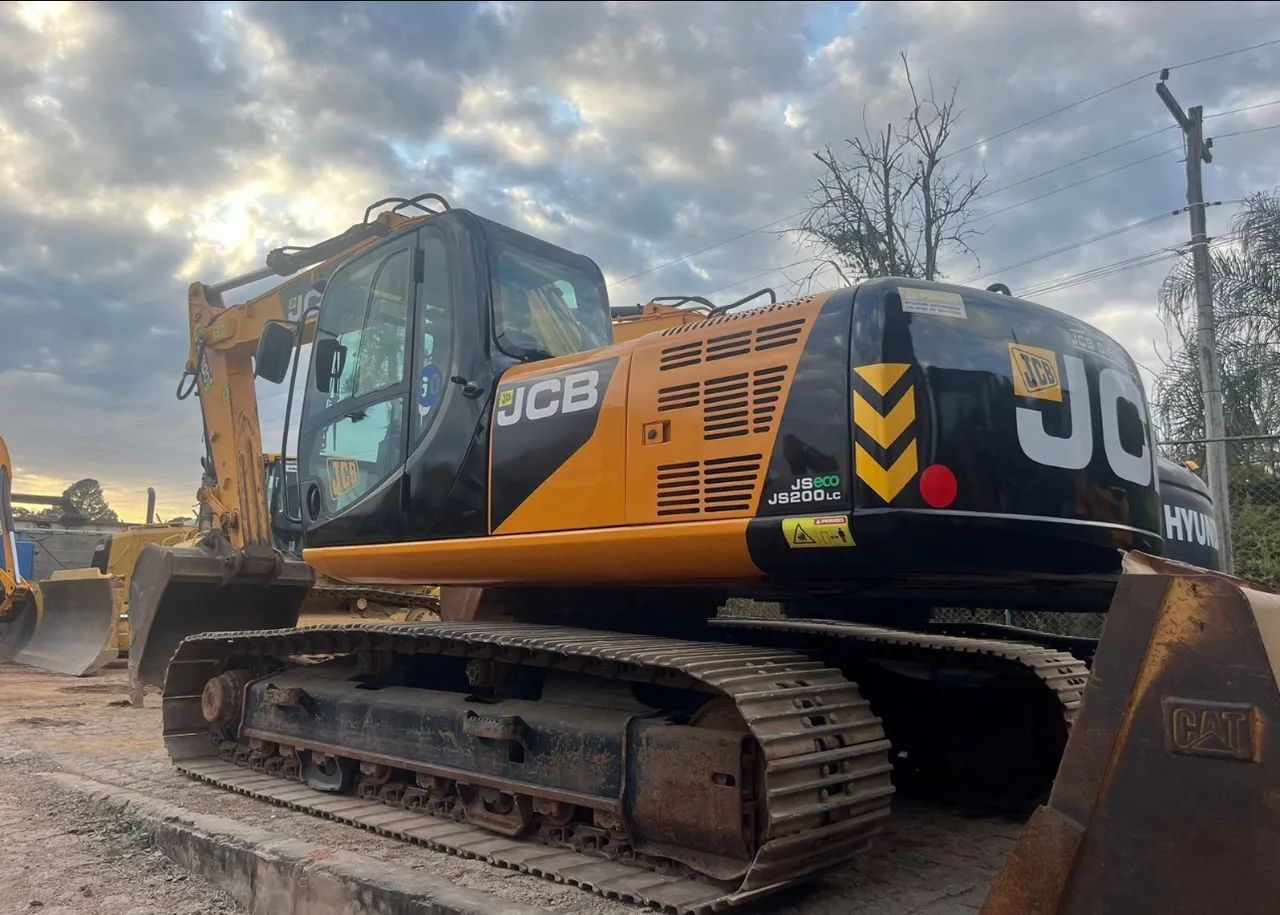 Escavadeira JCB JS200 ano 2014 com 14.000 horas, em SP - Foto 2
