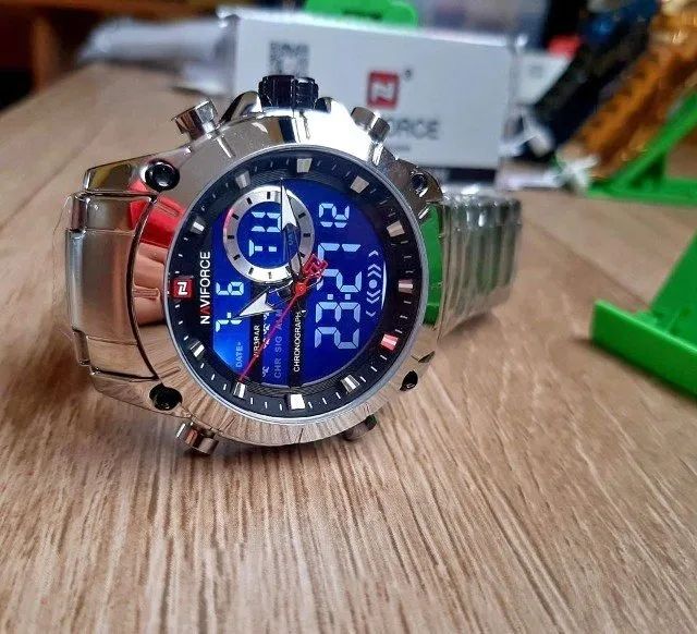 Relógio Digital e analógico - Marca Naviforce