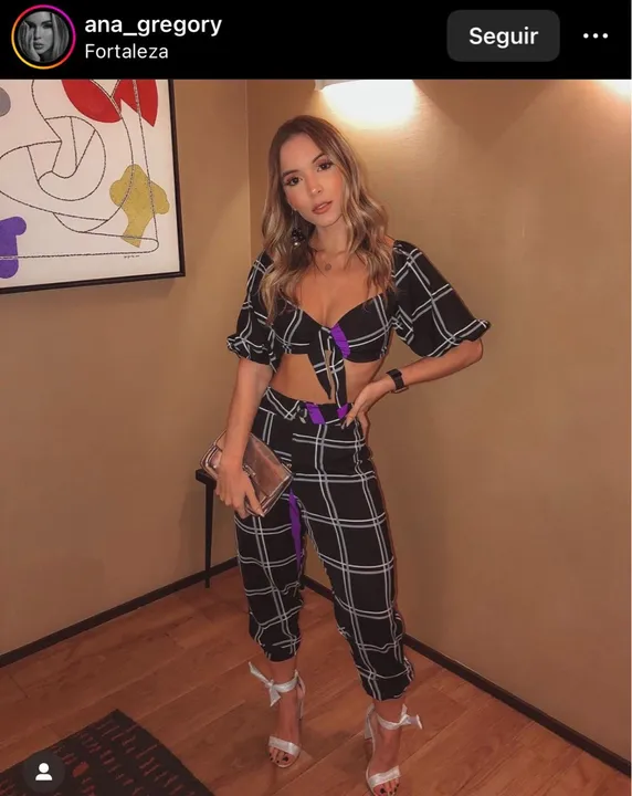 CROPPED ANA GREGORY